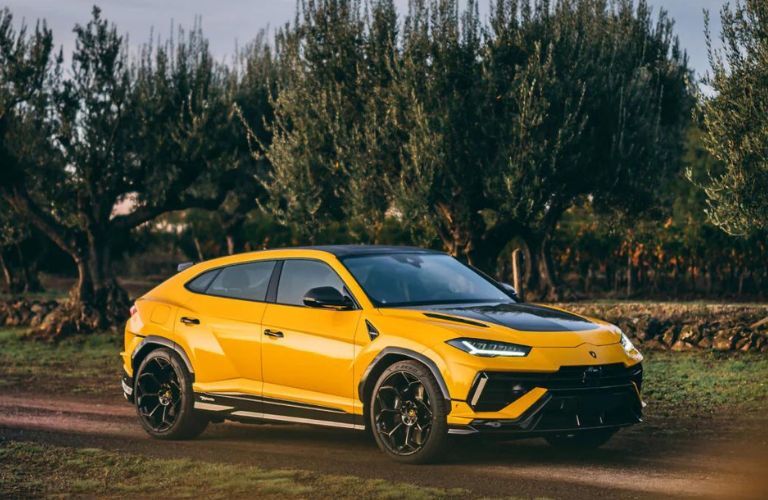 Lamborghini Urus exterior side view