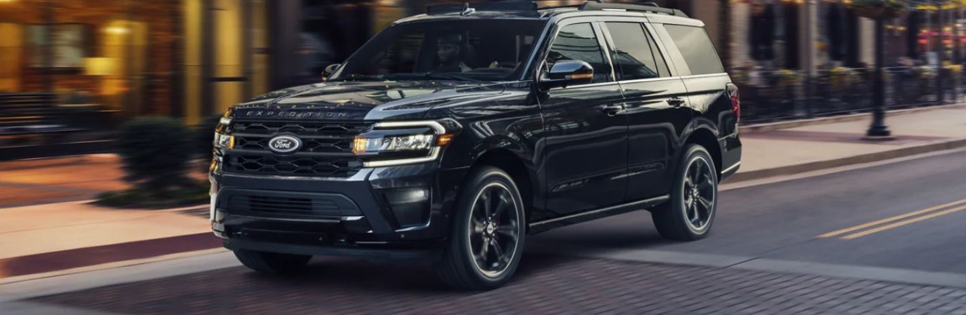 Front quarter view of the 2024 Ford Expedition Black