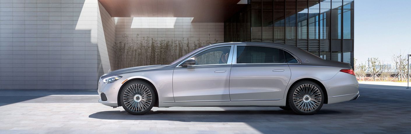 Mercedes-Maybach S 580 in Selenite GreyCirrus Silver two-tone