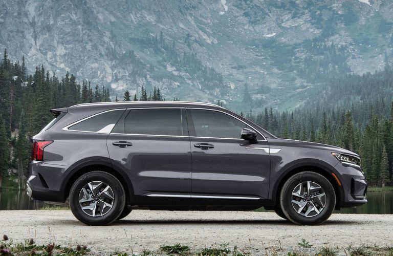 2024 Kia Sorento Hybrid side view