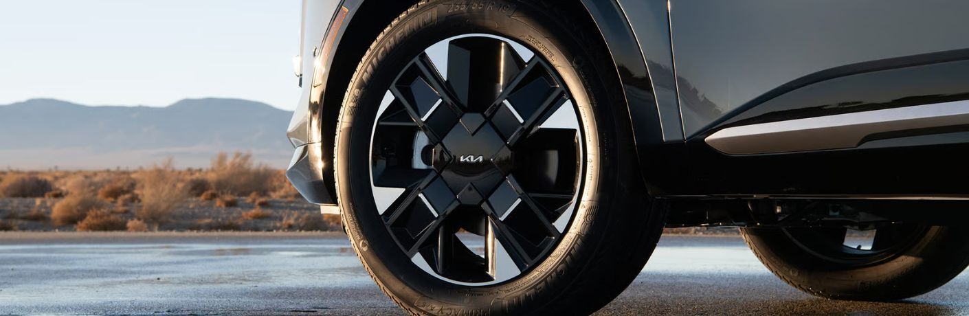2026 Kia Sportage Hybrid wheel and tire