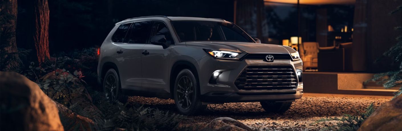 front quarter view of the 2025 Toyota Grand Highlander Hybrid