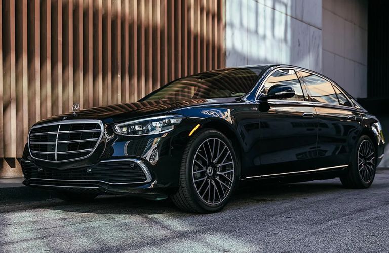 Front three-quarter view of the 2024 Mercedes-Benz S 500