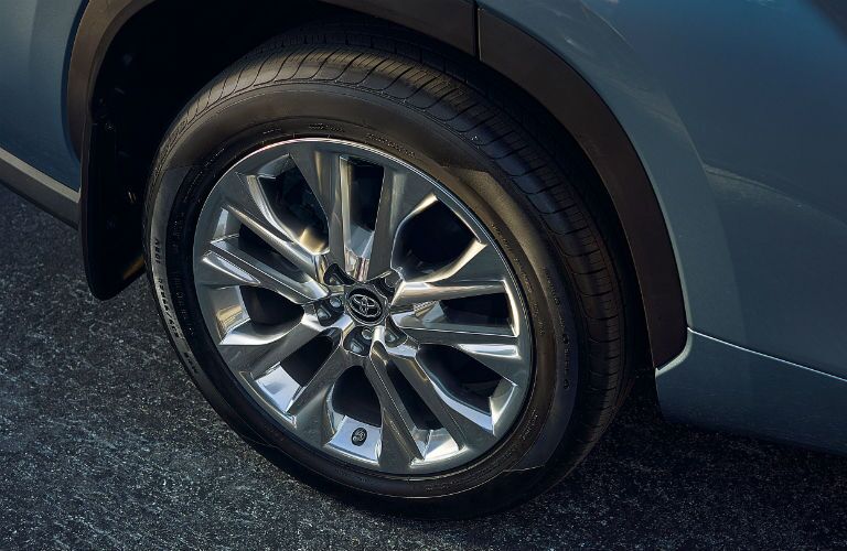 Closeup of wheel on 2021 Toyota Highlander