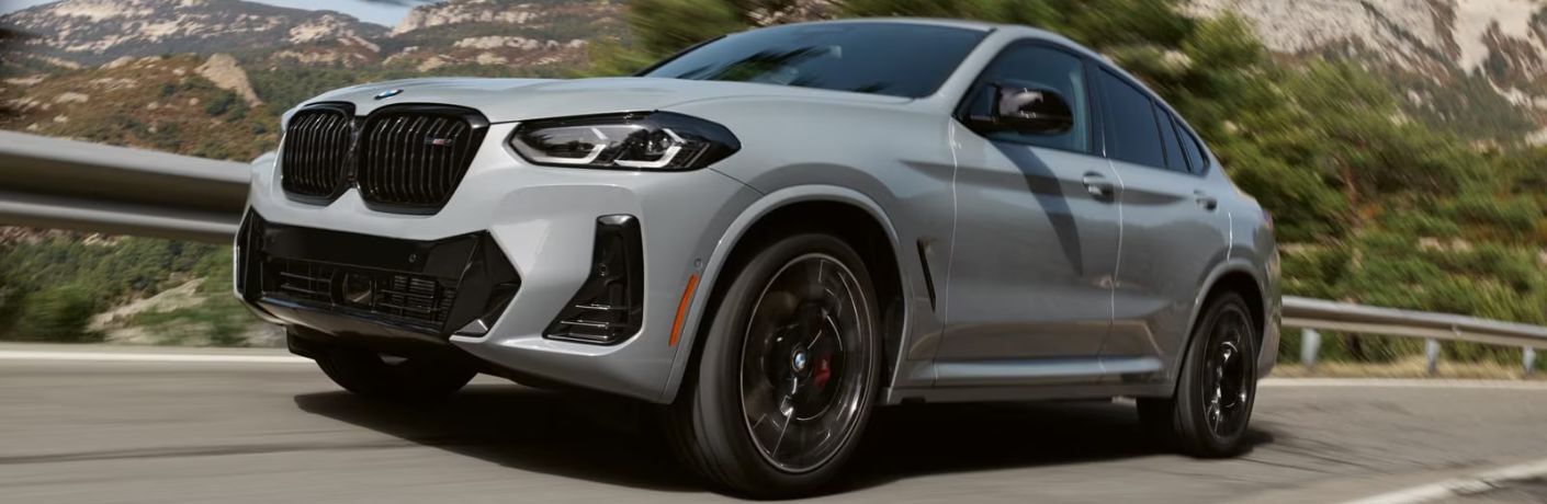 Front three-quarter view of the 2024 BMW X4 driving