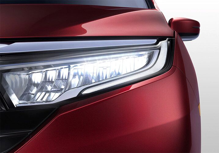 2021 Honda Odyssey headlight close up