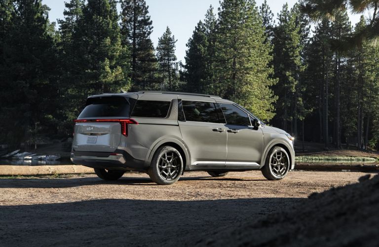 2025 Kia Carnival HEV exterior rear look