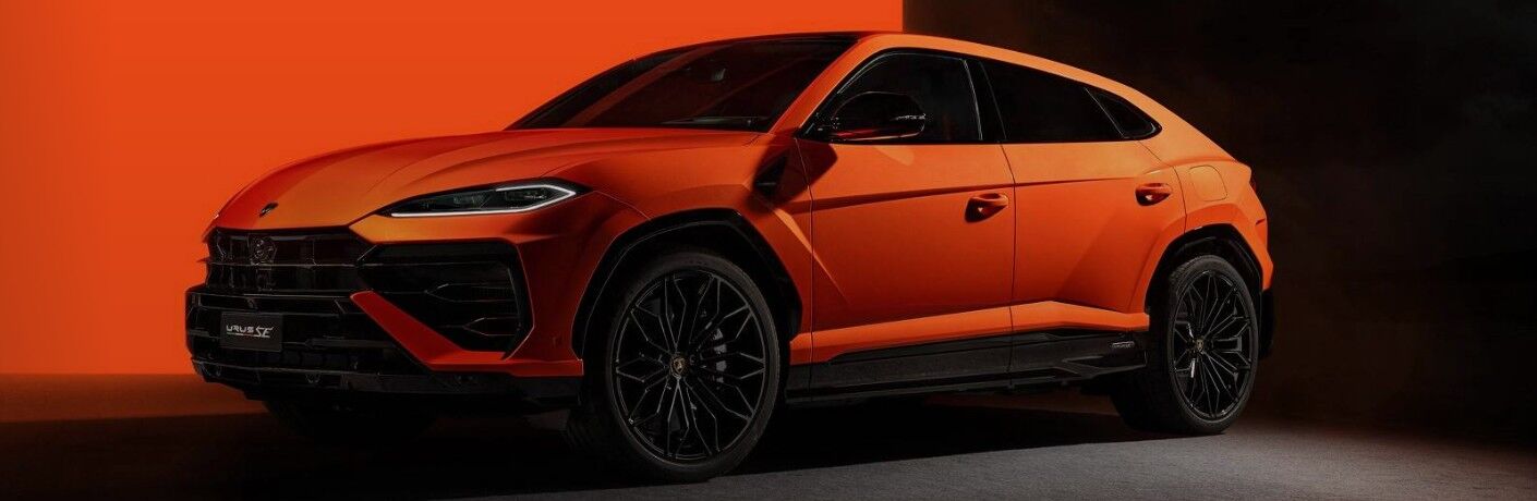 2026 Lamborghini Urus SE front and side angle