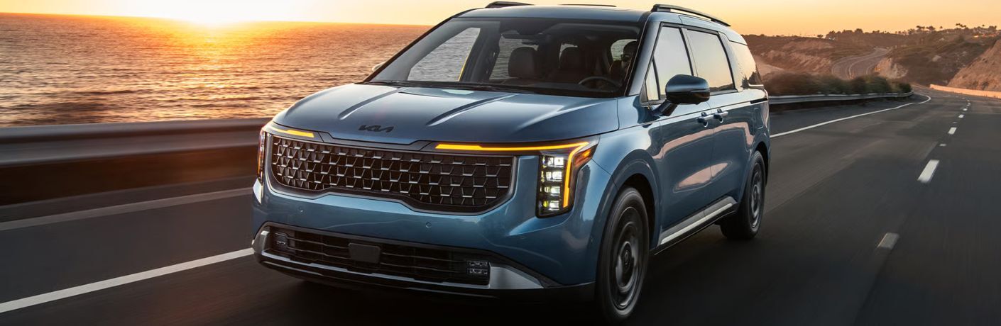 2026 Kia Carnival front and side view