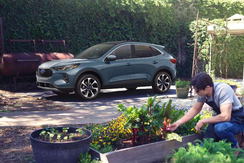 A side view of the 2025 Ford Escape Platinum.