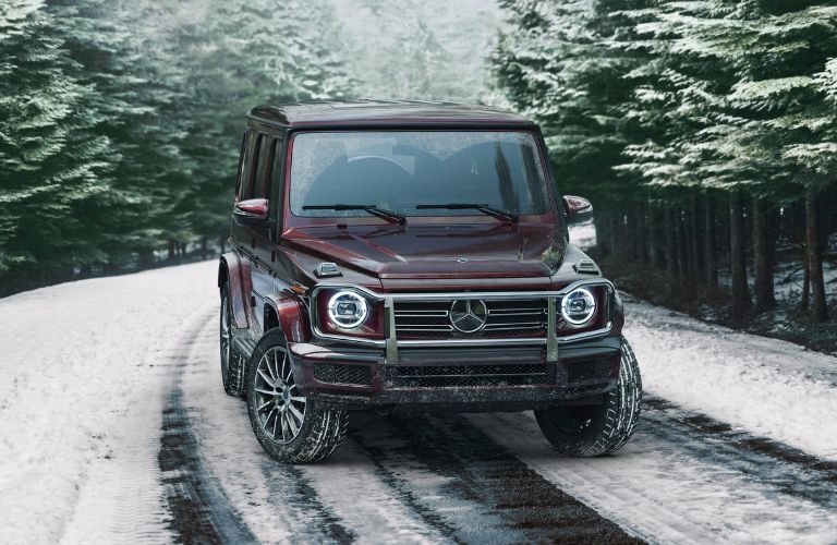 Front view of the Front console of the 2023 Mercedes-Benz G 550 4MATIC® SUV in Rubellight Red