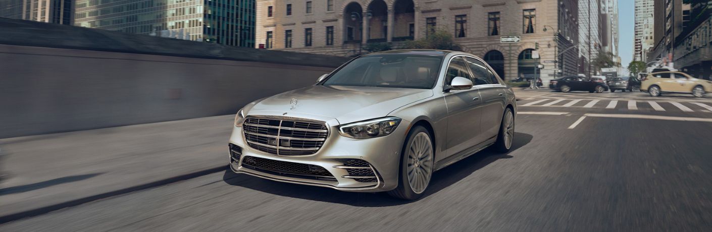 2022 Mercedes-Benz S 580 4MATIC Sedan AMG Line on road