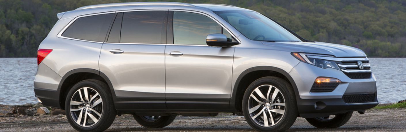 Side View of the 2016 Honda Pilot