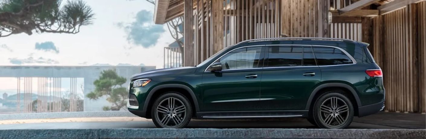 Side view of the 2023 Mercedes-Benz GLS 450 4MATIC® in Emerald Green