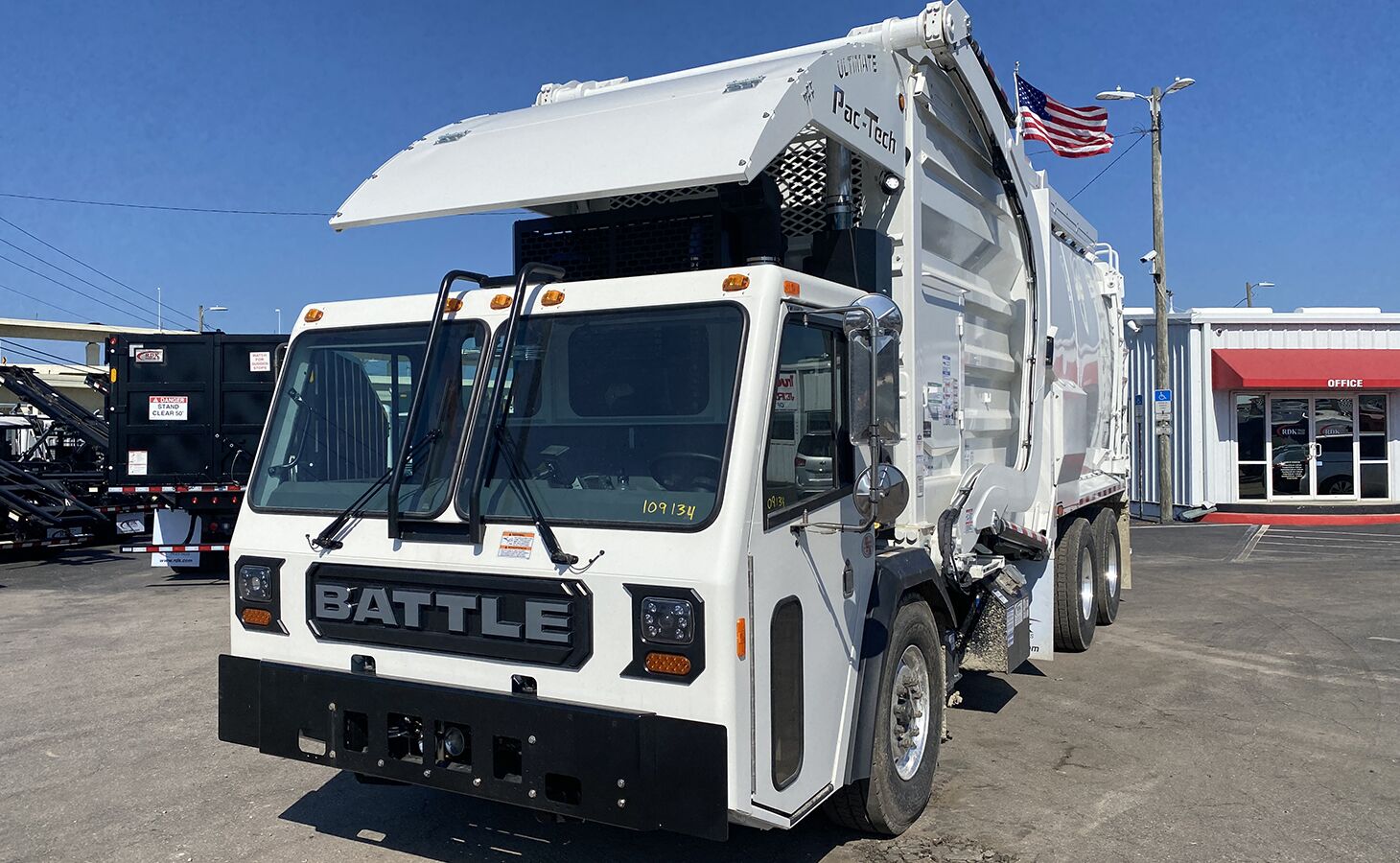 2024 Battle Motors Front Loader Garbage truck