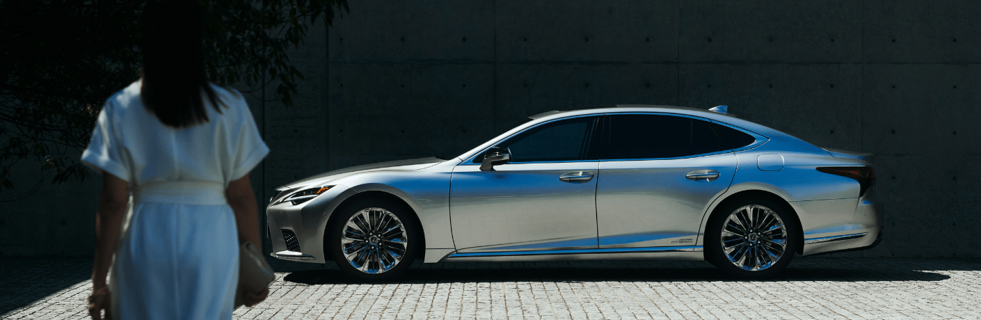 2023 Lexus LS side view