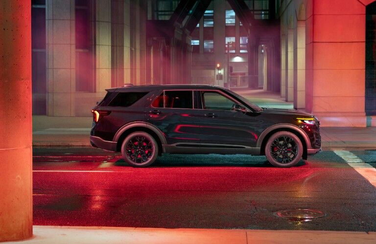 2027 Ford Explorer ST Sinister side view