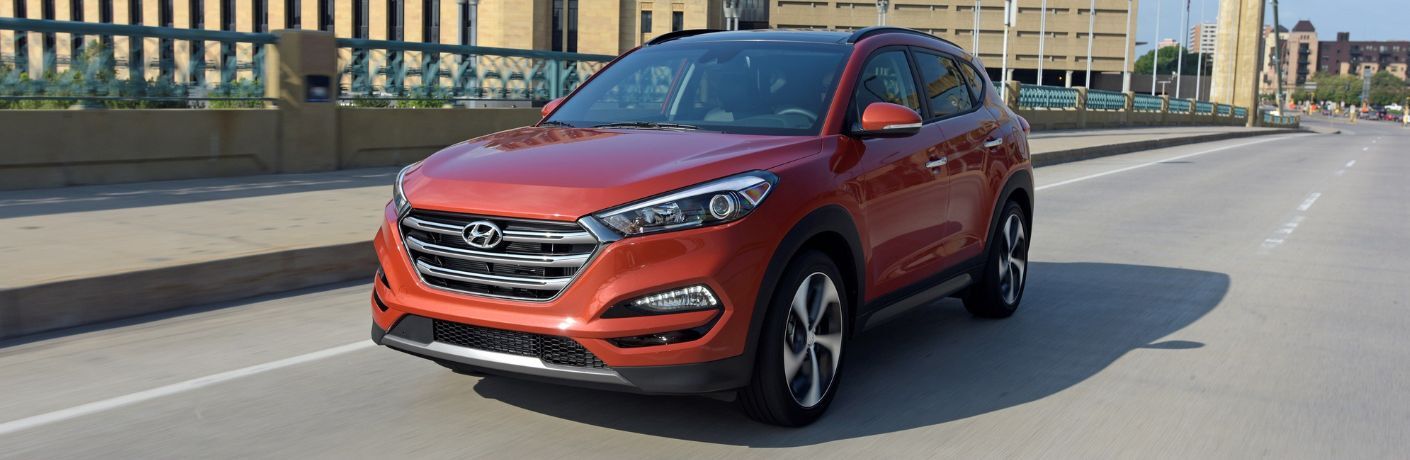 Front three-quarter view of the 2017 Hyundai Tucson