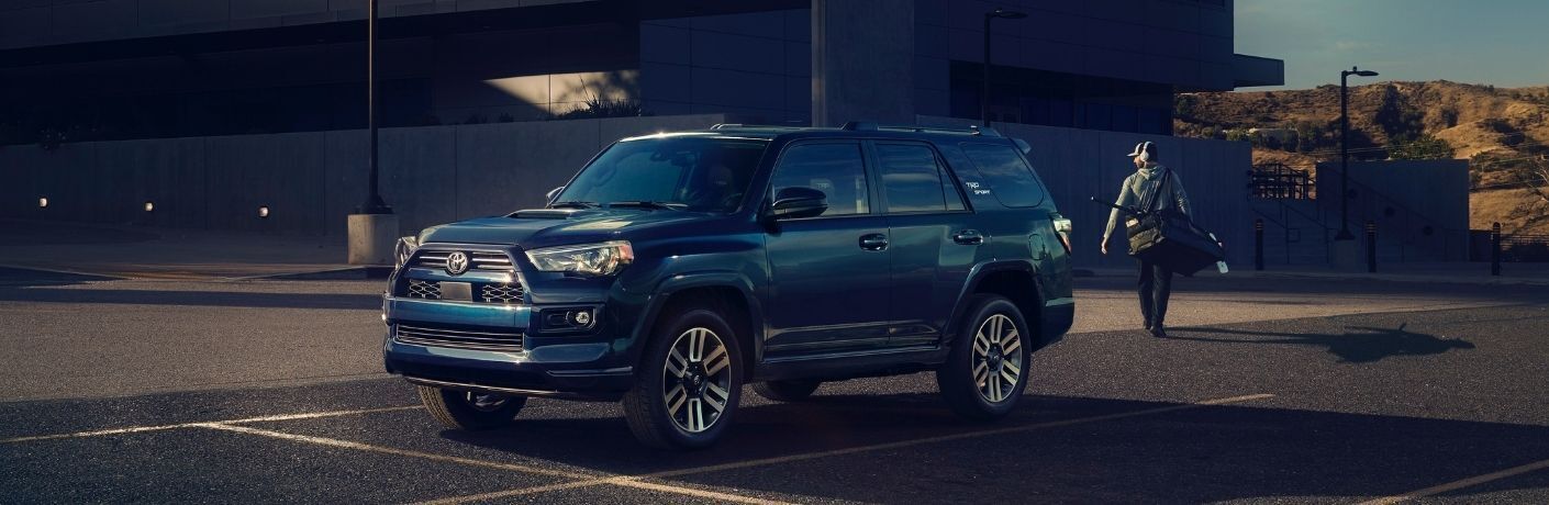 The front left quarter view of the 2022 Toyota 4Runner Black parked in a parking lot