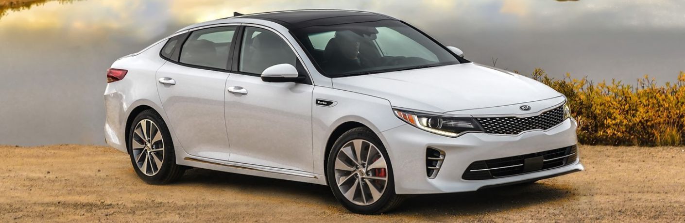 Front three-quarter view of the 2018 Kia Optima