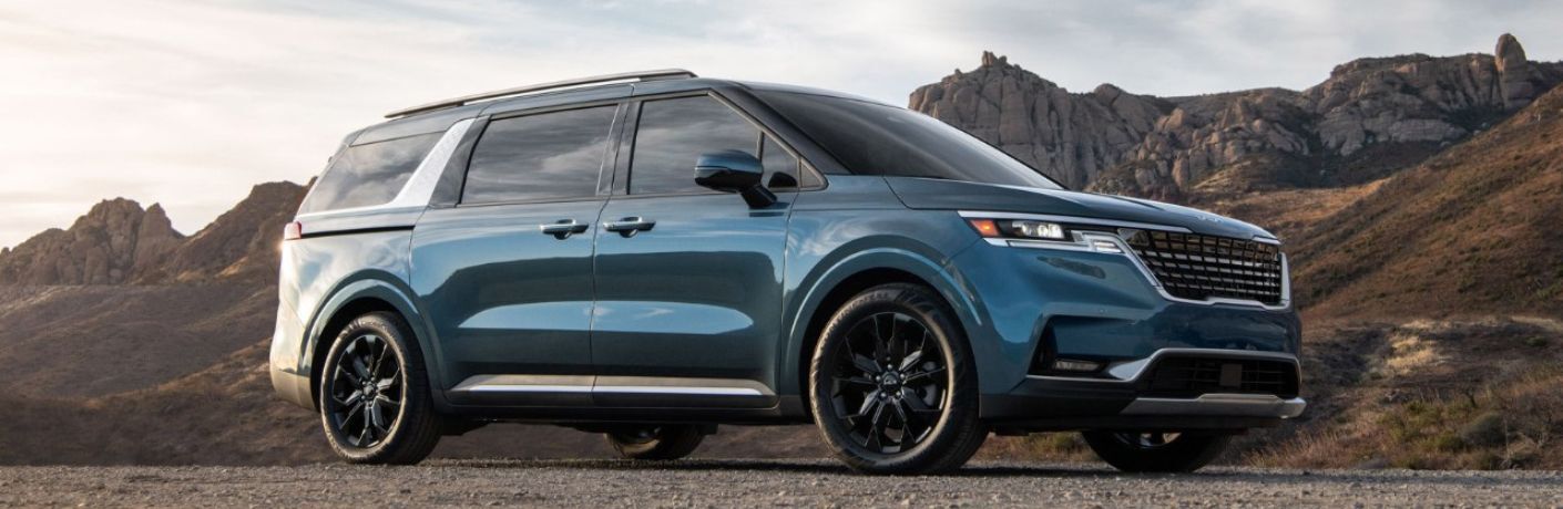 side view of the 2023 Kia Carnival MPV