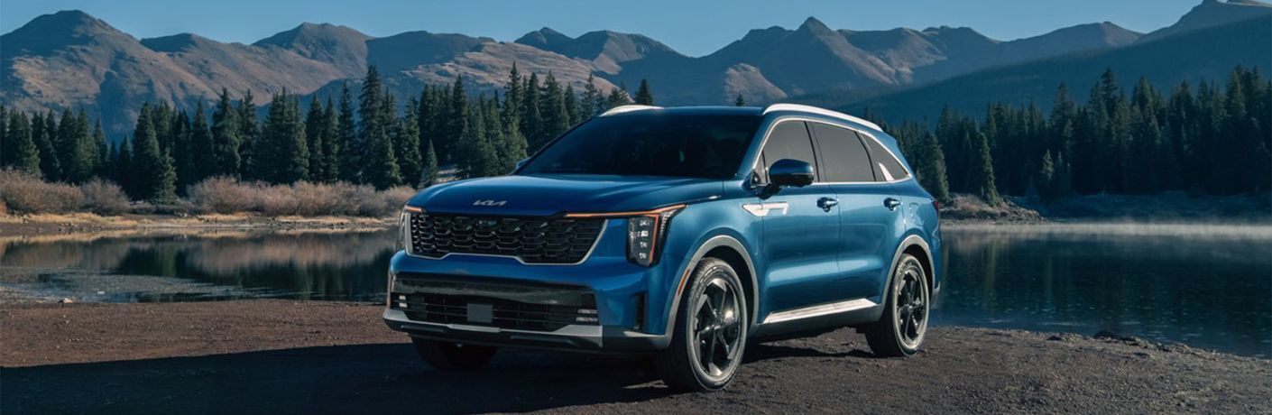 2025 Kia Sorento Hybrid front and side view