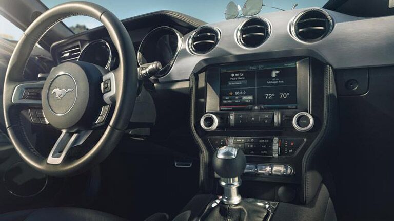 2016 Ford Mustang vs 2016 Dodge Challenger