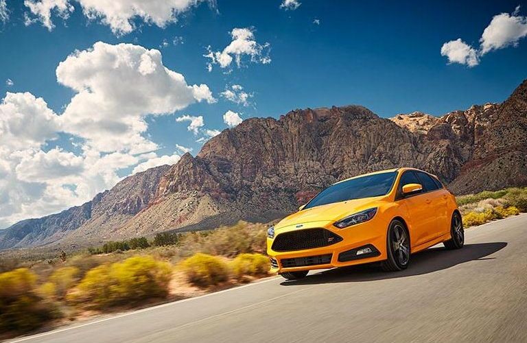 2015-ford-fiesta-vs-2015-ford-focus-kansas-city-mo-matt-ford-differences-between-advantages-power-fuel-economy