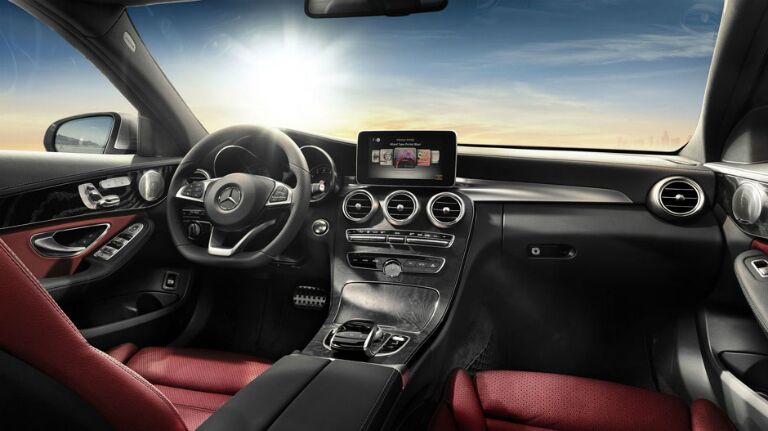 Mercedes-Benz C300 COMAND display