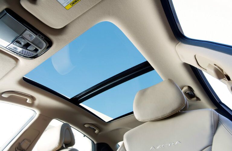 2017 Hyundai Azera interior features