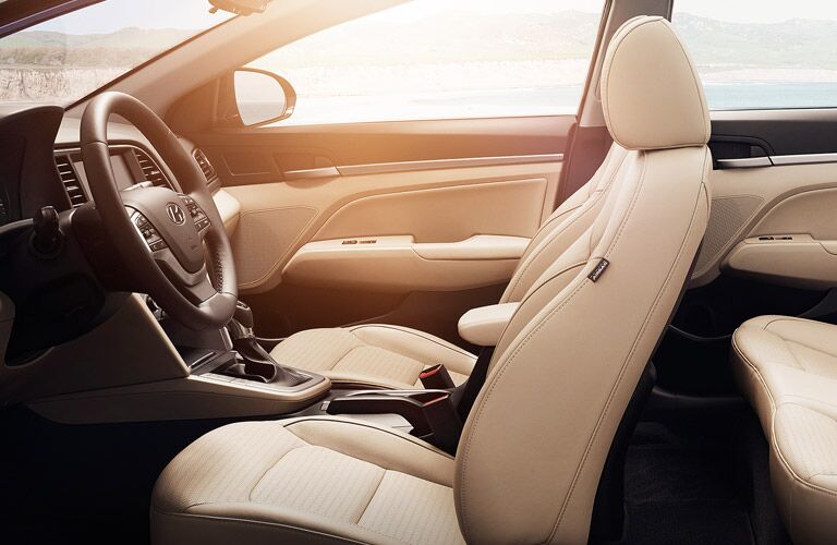 2017 Hyundai Elantra interior features and safety