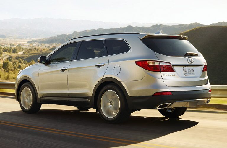 2017 Hyundai Santa Fe exterior styling and performance