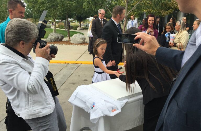 Hyundai Hope on Wheels Handprint Ceremony Handpainting