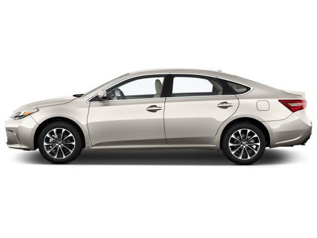2016 Toyota Avalon Hybrid Side View