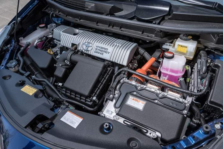 2016 Toyota Prius v Engine View