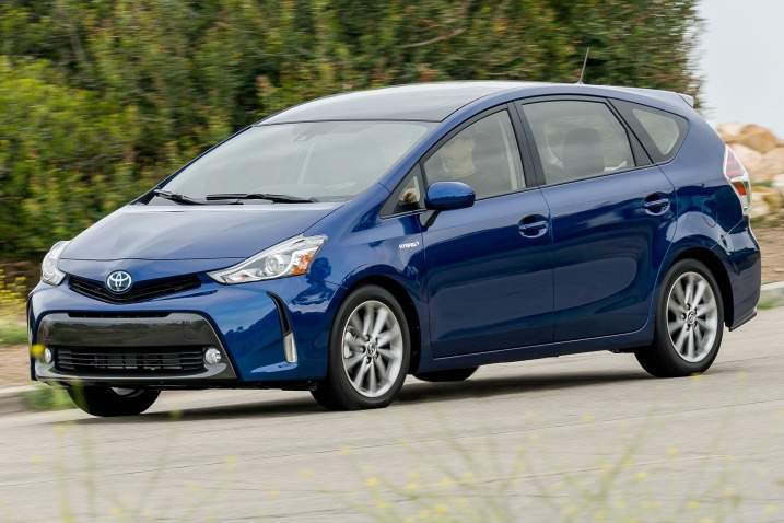 2016 Toyota Prius v Front View