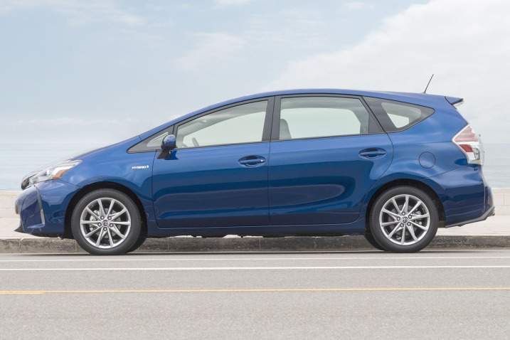 2016 Toyota Prius v Side View