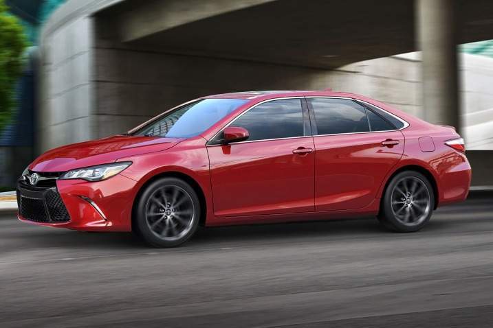 2017 Toyota Camry Side View