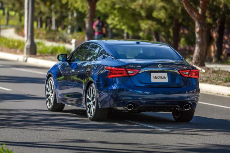 2016 Nissan Maxima S vs. 2016 Nissan Maxima SV