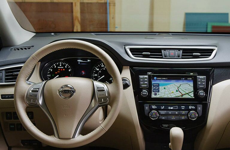 2016 Nissan Rogue interior LCD screen