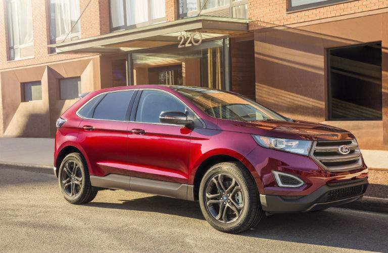 A front right quarter view of a 2018 Ford Edge parked in front of a building
