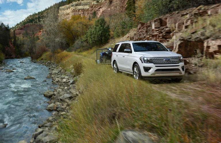 The base 2018 Ford Expedition XLT comes with a comprehensive list of acccessories