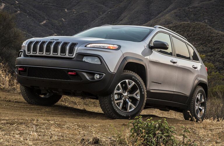 2016 Jeep Grand Cherokee Vs 2016 Nissan Pathfinder