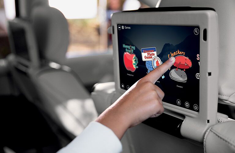 2017 Pacifica Uconnect theater rear seat entertainment