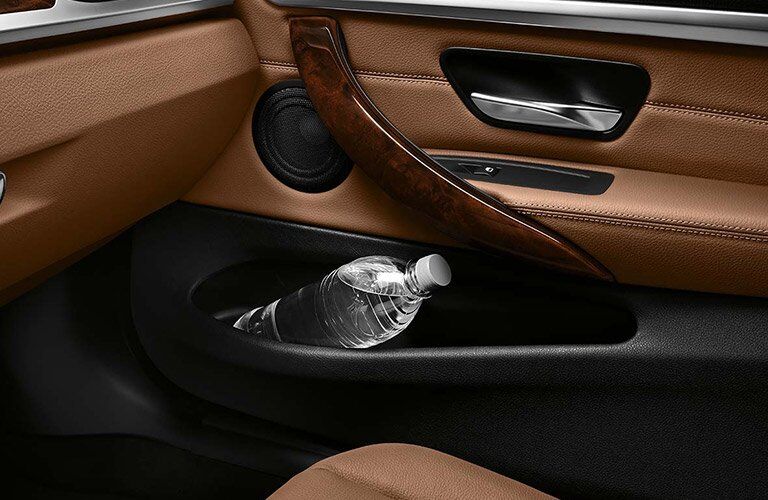 2017 BMW 4 Series door can hold a waterbottle