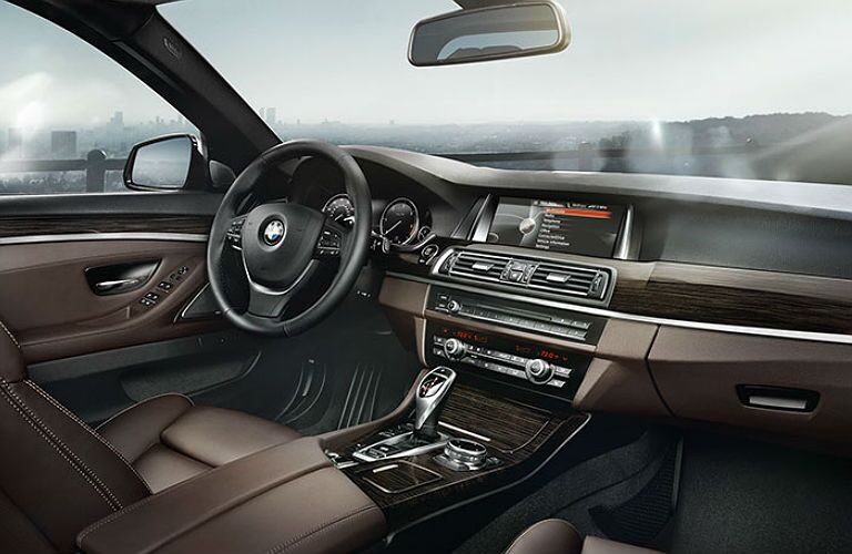 2016 BMW 5 Series infotainment center