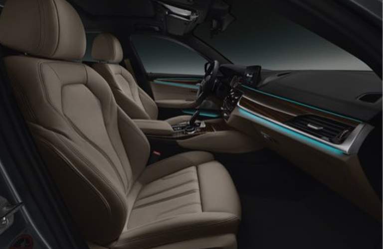 brown front seats of the 2018 BMW 5 Series