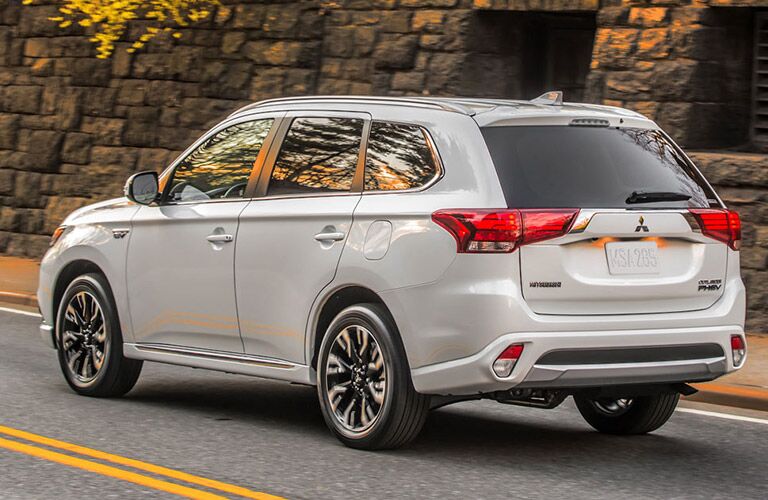 2018 Mitsubishi Outlander Phev Trim Levels Chicago Il Exterior Rear Of The 2018 Mitsubishi Outlander Phev