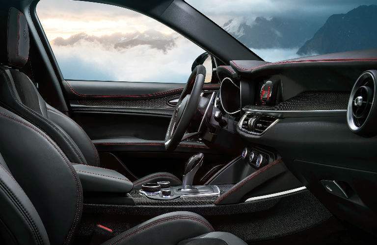 2018 Alfa Romeo Stelvio cabin space