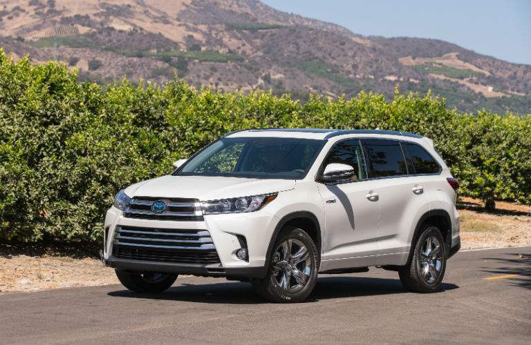 2018 Toyota Highlander Hybrid Exterior Driver Side Front Profile
